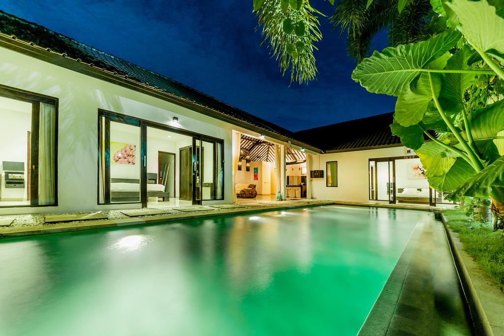 Villa Sara Seminyak Rum bild